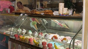 A dessert display case with various ice cream cones and toppings. - Apartment bay view with great sea view in Porec, only 300m from the beach (Porec)