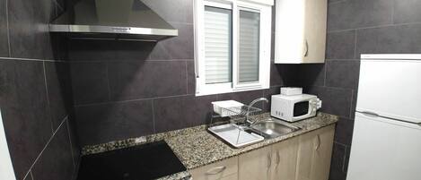 Cookware/dishes/utensils