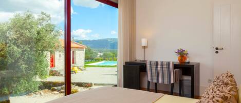 1 slaapkamer, een strijkplank/strijkijzer, wifi, beddengoed