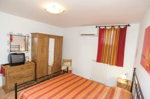 1 bedroom, iron/ironing board, free WiFi