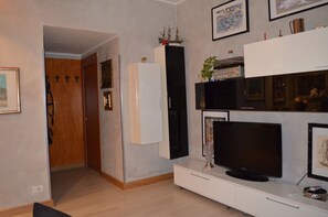 Interior - On the 1st floor, the room of the B & B is equipped with a flat-screen TV, cassafor (Roma)