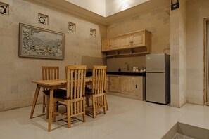 Villa, 1 chambre | Cuisine privée | Réfrigérateur, four à micro-ondes, surface de cuisson, lave-vaisselle