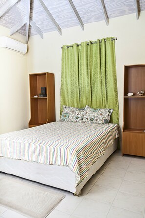 2 soverom, skrivebord, strykejern/-brett og wi-fi (inkludert)