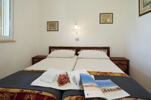 2 bedrooms, in-room safe, iron/ironing board, WiFi