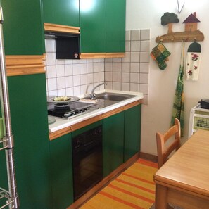 Frigorífic, microones, forn i placa de cuina 