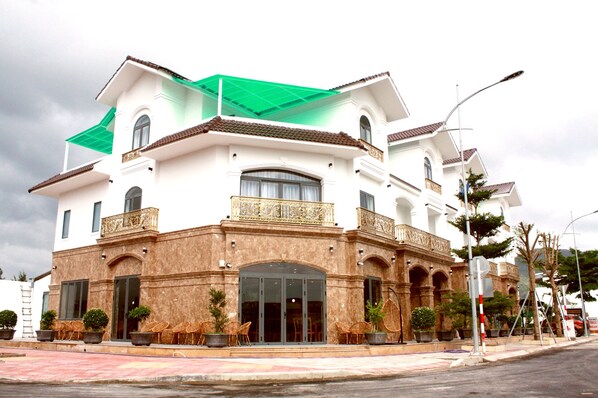 Front of property - Cong Thanh Long Beach (Cam Lam)