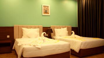 Phòng 2 giường đơn Deluxe | Minibar, bàn, khu vực làm việc phù hợp cho laptop, phòng cách âm