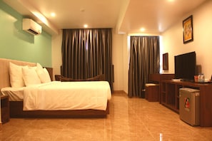 Family Room, Connecting Rooms | Minibar, desk, laptop workspace, soundproofing - Cong Thanh Long Beach (Cam Lam)