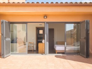 3 makuuhuonetta, silitysrauta/-lauta, internet, vuodevaatteet