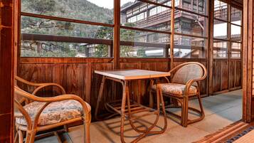 Deluxe Room, Non Smoking, Private Bathroom | Down comforters, free WiFi, bed sheets