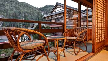 Habitación Deluxe, para no fumadores, vista a la montaña | Edredón, wifi gratis y ropa de cama