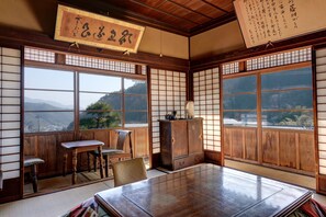 Rom – premium, ikke-røyk, fjellutsikt | Dundyner, wi-fi (inkludert) og sengetøy