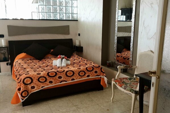 2 bedrooms, desk, iron/ironing board, free WiFi