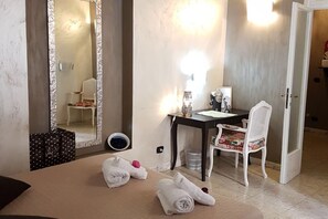 2 bedrooms, desk, iron/ironing board, free WiFi