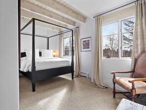 2 bedrooms, desk, free WiFi, bed sheets