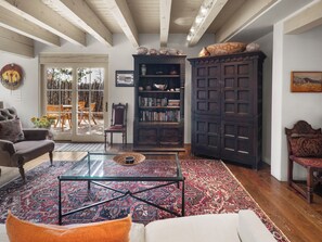 Smart-tv och eldstad