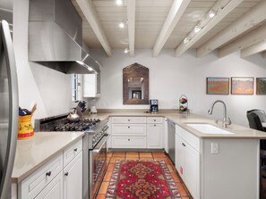 Réfrigérateur, four, plaque de cuisson, lave-vaisselle