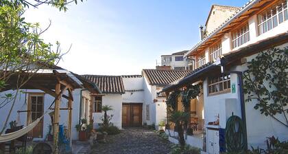 Guest house in a beautiful garden in historic Quito