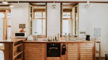 Fridge, microwave, oven, stovetop