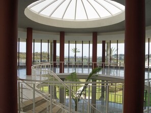 المنشأة من الداخل