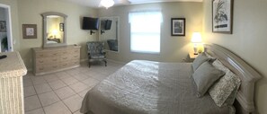 3 bedrooms, desk, iron/ironing board, travel crib
