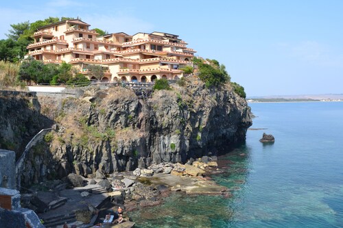 House Iris - three-room apartment with terrace, pool facing the sea
