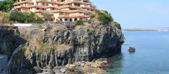 House Iris - three-room apartment with terrace, pool facing the sea