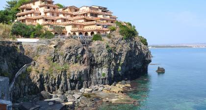 House Iris - three-room apartment with terrace, pool facing the sea
