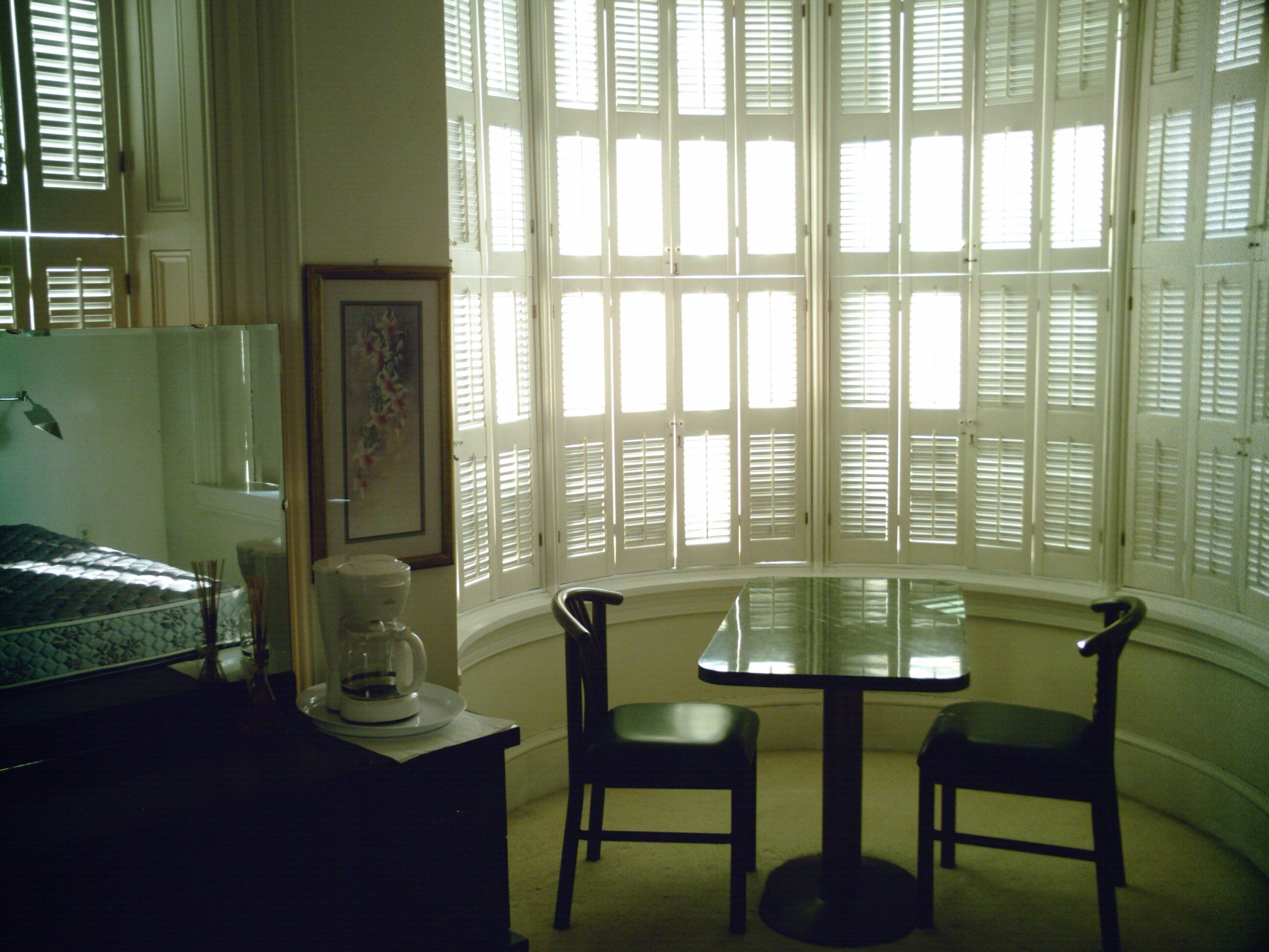 Upscale 2nd Fl WoW Studio w Kitchenette in Mechanicsburg -  1-2 Guests