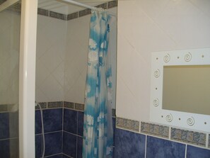 Een douche, toiletpapier