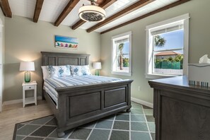 3 habitaciones, tabla de planchar con plancha y cuna de viaje 