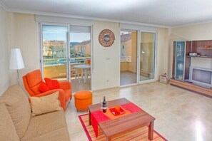 Een televisie en een dvd-speler