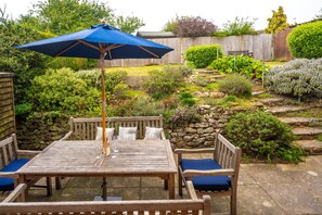 Outdoor dining - Sea Holly, Brancaster Staithe, Norfolk (King's Lynn)