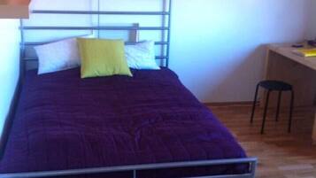 4 bedrooms, desk, iron/ironing board, free WiFi