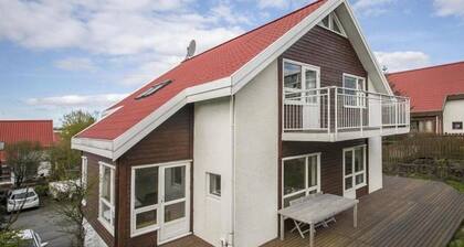 Great villa in the center of Reykjavik on the most beautiful valley of the town