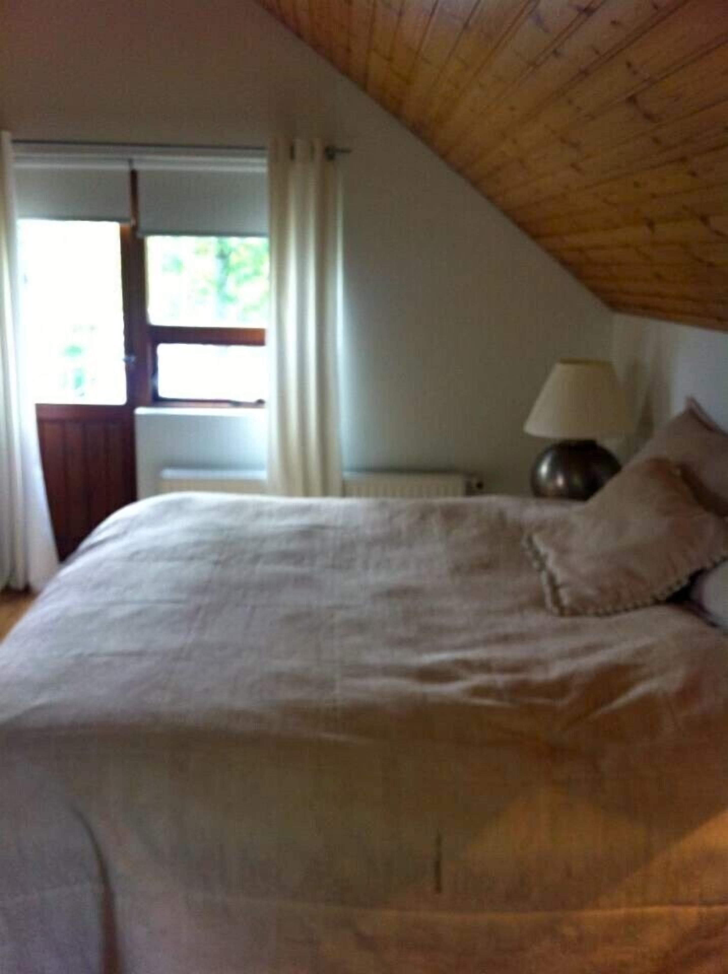 4 bedrooms, desk, iron/ironing board, free WiFi