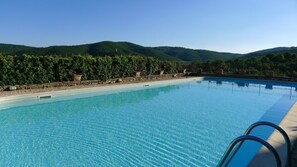 Pool - PICCOLO BORGO in EXCLUSIVE in the green, Colline del Trasimeno - OCTOBER OFFERS (Lisciano Niccone)