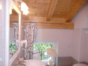 Doccia, asciugacapelli, bidet