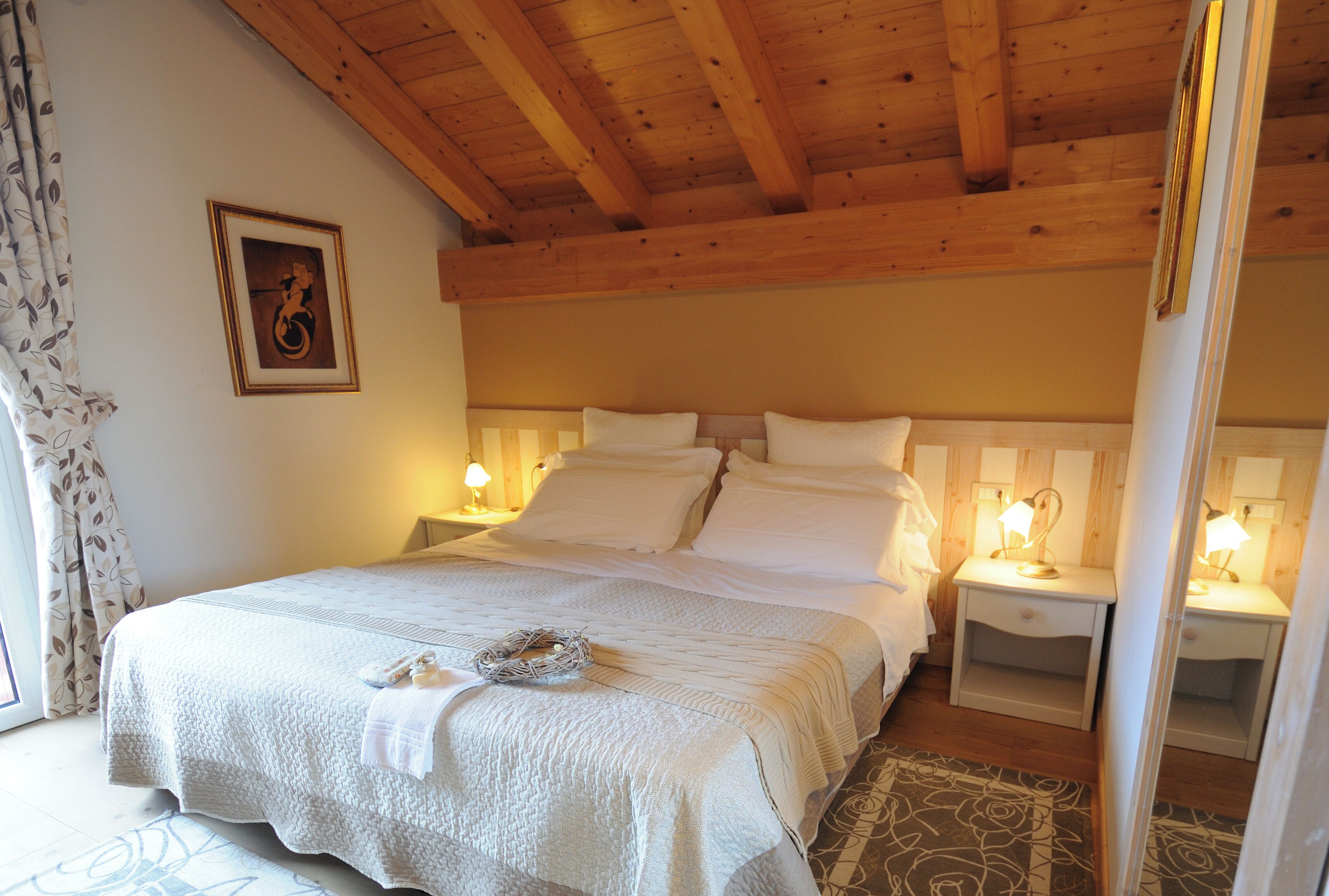 1 Schlafzimmer, Zimmersafe, Schreibtisch, Bügeleisen/Bügelbrett