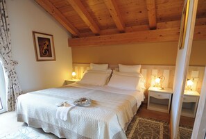 1 habitación, caja de seguridad en la habitación y escritorio 