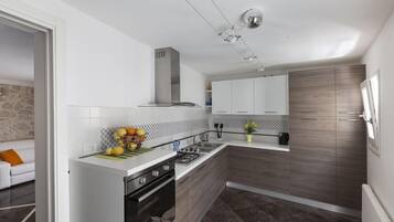 Kühlschrank, Ofen, Herdplatte, Geschirrspüler