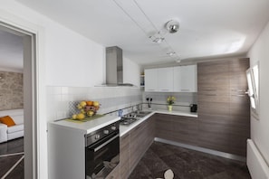 Kühlschrank, Ofen, Herdplatte, Geschirrspüler