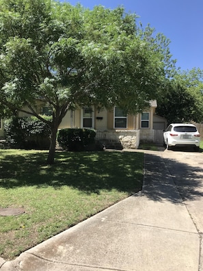 Property grounds - Great Location!  Come Relax....Retreat!   (Kerrville)