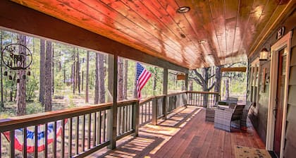 White Mountain Retreat w / Jacuzzi - regardez notre vidéo!