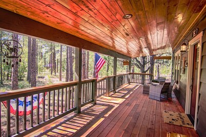 White Mountain Retreat w/ Hot Tub!