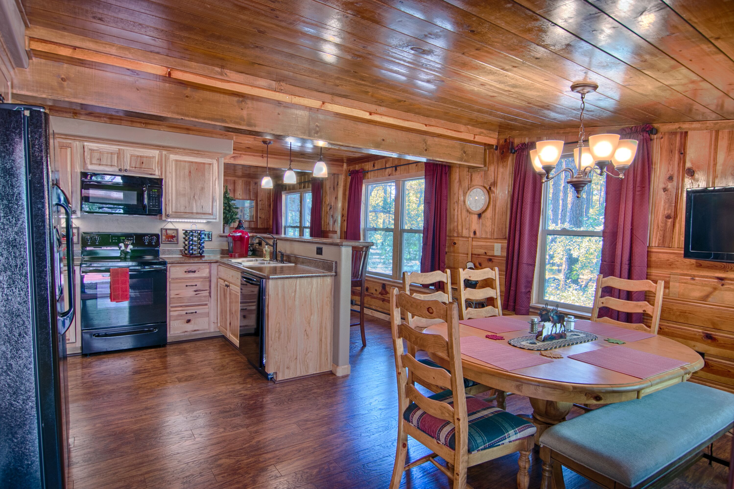 Kylskåp, mikrovågsugn, ugn och spishäll