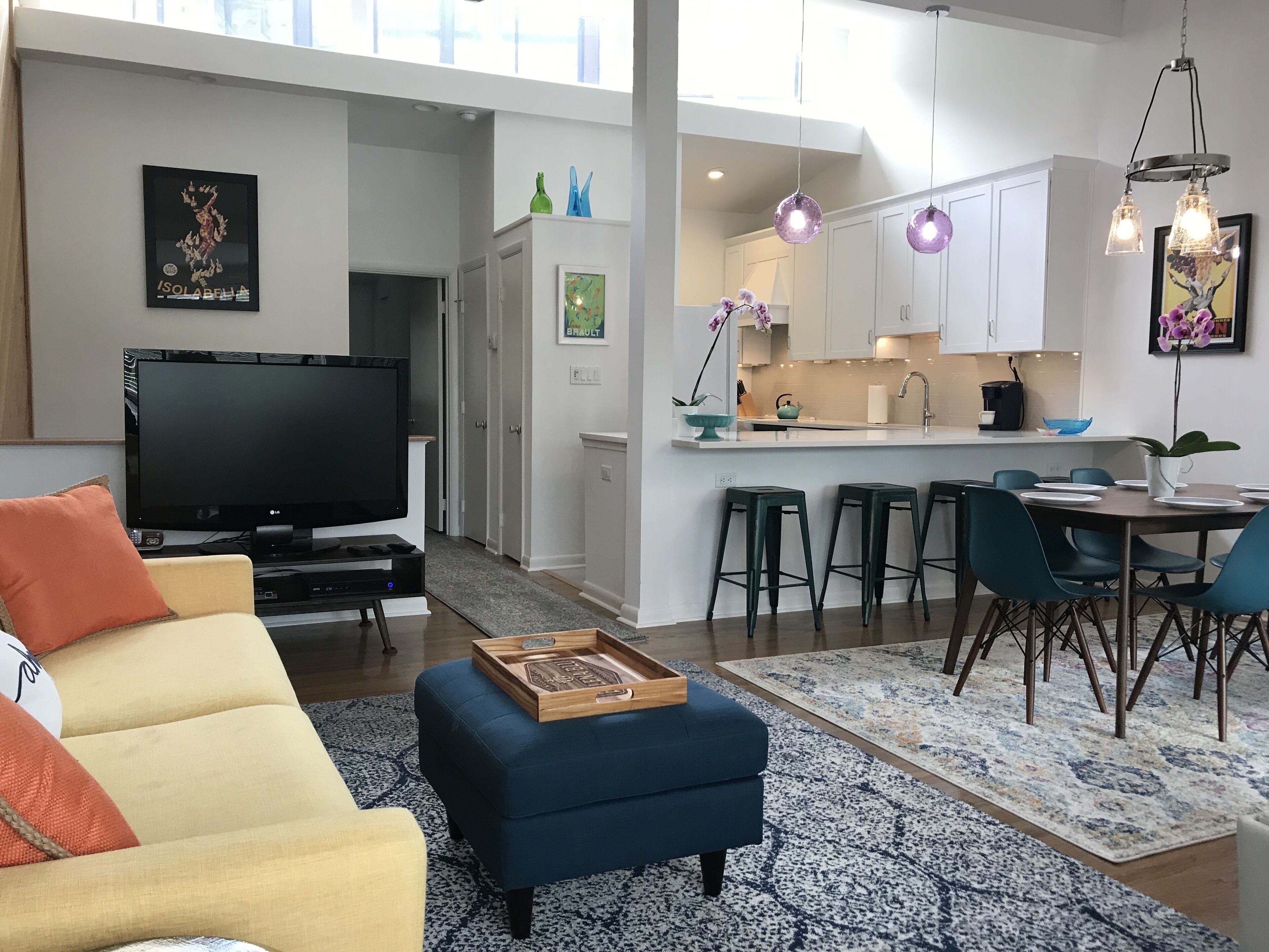 スマートテレビ、DVD プレーヤー、書庫