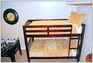 2 habitaciones, tabla de planchar con plancha, internet y ropa de cama 