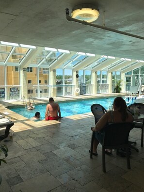屋内プール、温水プール