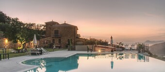 Farmhouse with infinity pool: A unique experience-Aquamarina